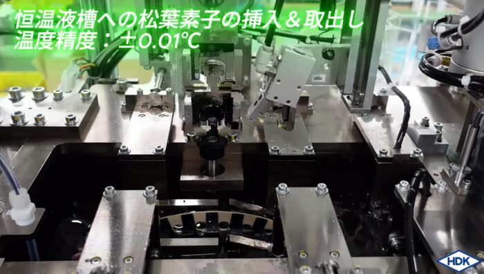 恒温液槽への松葉素子の挿入・取出し｜北陸精機の装置機構事例